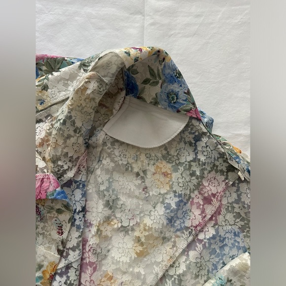 Vintage Korean Brand Total Fashion Lace Floral Blouse - Picture 5 of 7